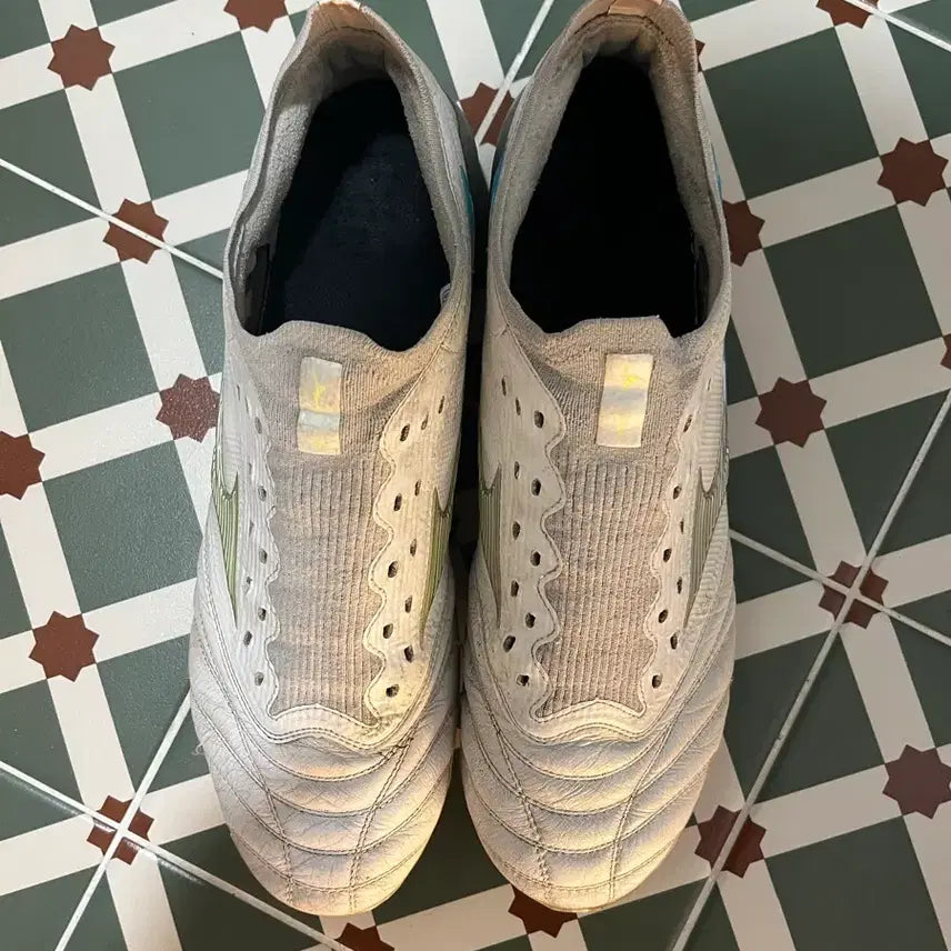 [SOLD OUT] 미즈노 모렐리아 네오 3 베타 재팬 MD 280 축구화