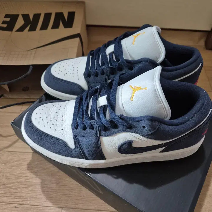 [SOLD OUT] 나이키신발 천연가죽