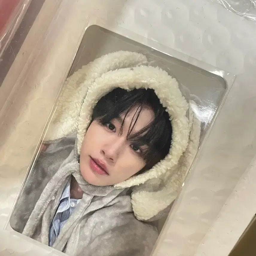 Close Your Eyes – HALLYUSUPERSTORE