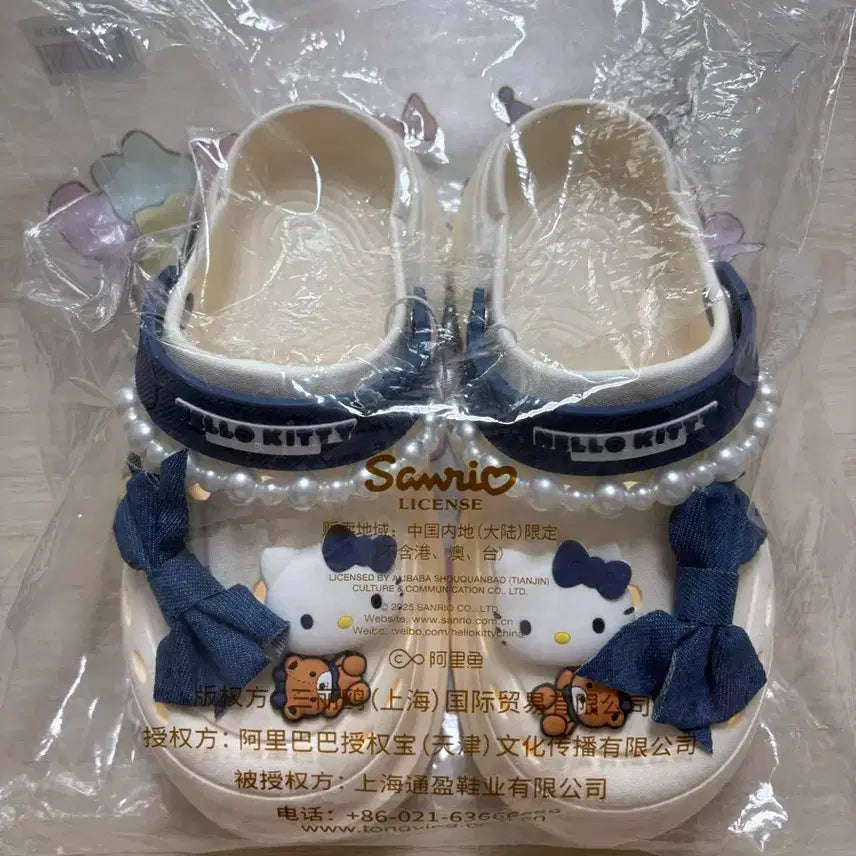 [SOLD OUT] 산리오 헬로키티 진주 크록스 샌들 + 데님 리본 장식 새상품 240