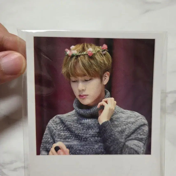 [BUNJANG] BTS Jin Flower Crown Polaroid Photo / 방탄소년단 진 꽃관 폴라로이드 사진
