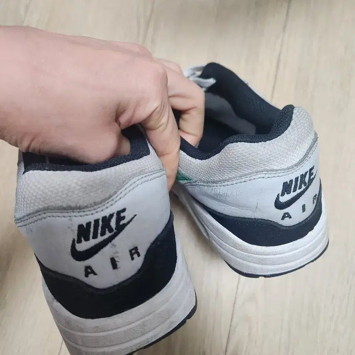 [BUNJANG] Nike Air Max 275 Sneakers / 나이키 에어맥스 275