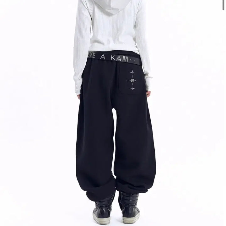 [SOLD OUT] 아캄 스터드 라인 트레이닝 팬츠 블랙