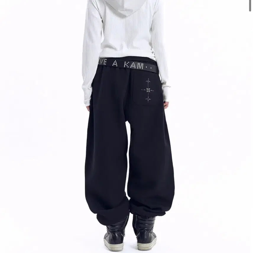[SOLD OUT] 아캄 스터드 라인 트레이닝 팬츠 블랙