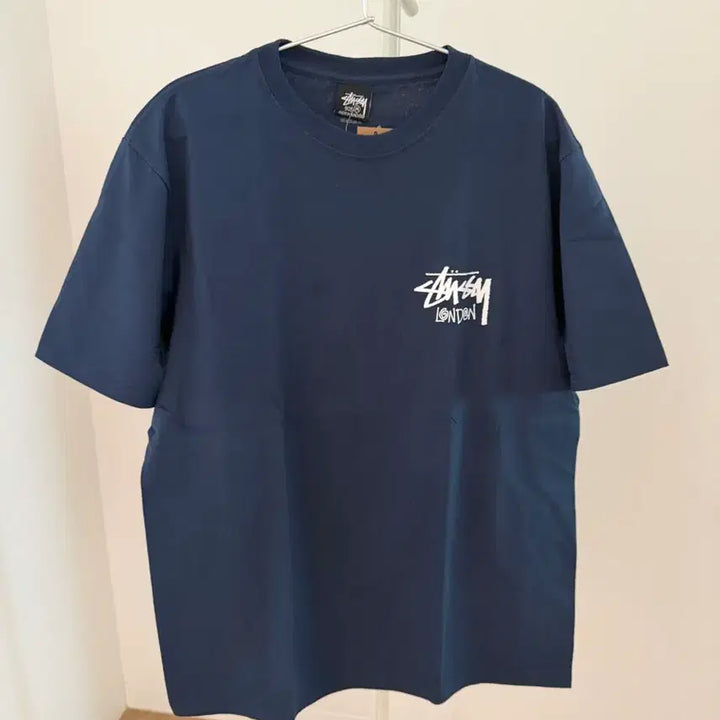[SOLD OUT] [미착용 신상품] 스투시 X 런던 티셔츠 네이비 M사이즈