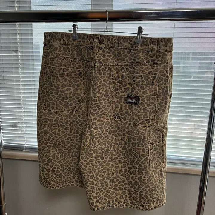 [BUNJANG] Stussy Leopard Denim Work Shorts Size 34 / (새상품)스투시 데님 워크 쇼츠 레오파드 34