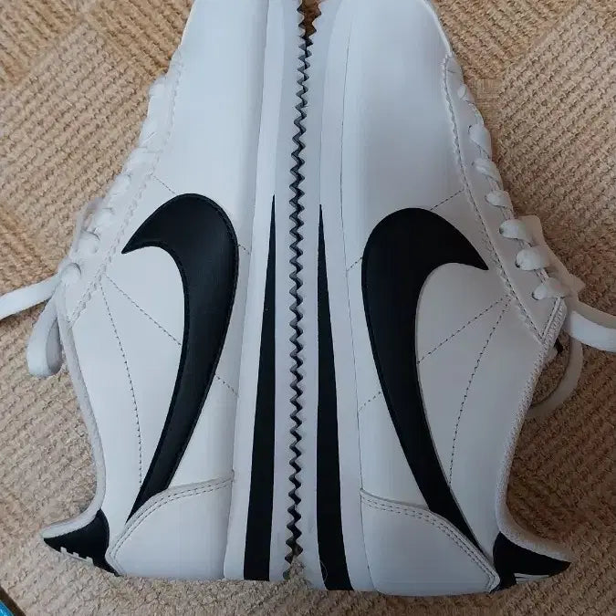 [BUNJANG] Nike Cortez Leather Sneakers (245) / 나이키 정품 코르테즈 레더.운동화. 245