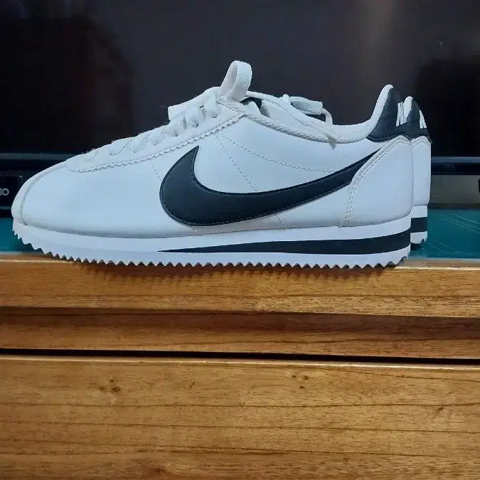 [BUNJANG] Nike Cortez Leather Sneakers (245) / 나이키 정품 코르테즈 레더.운동화. 245