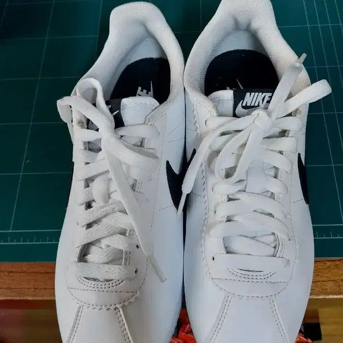 [BUNJANG] Nike Cortez Leather Sneakers (245) / 나이키 정품 코르테즈 레더.운동화. 245