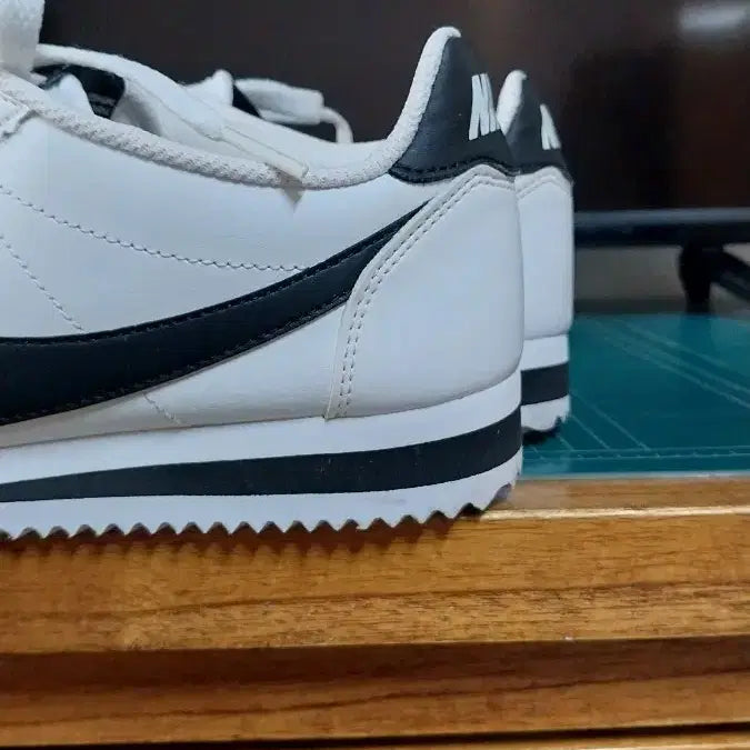 [BUNJANG] Nike Cortez Leather Sneakers (245) / 나이키 정품 코르테즈 레더.운동화. 245
