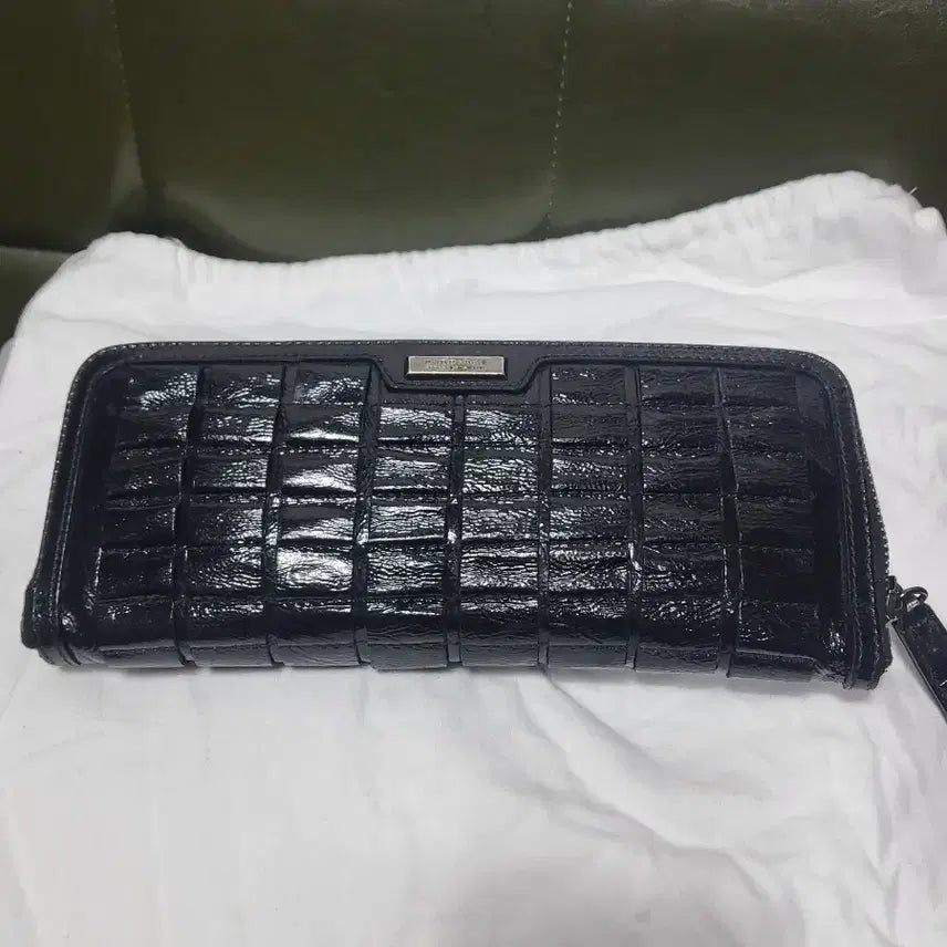 [BUNJANG] Burberry Embossed Crocodile Clutch Wallet / 버버리 악어 엠보싱 클러치 장지갑