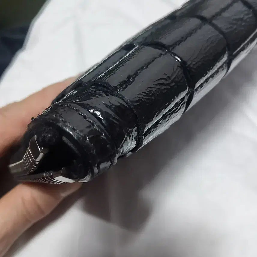 [BUNJANG] Burberry Embossed Crocodile Clutch Wallet / 버버리 악어 엠보싱 클러치 장지갑