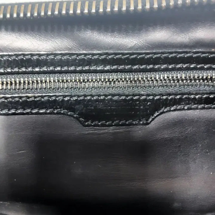 [BUNJANG] Burberry Embossed Crocodile Clutch Wallet / 버버리 악어 엠보싱 클러치 장지갑