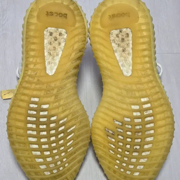[SOLD OUT] 아디다스 이지부스트 350 V2 트리플 화이트 275 사이즈
