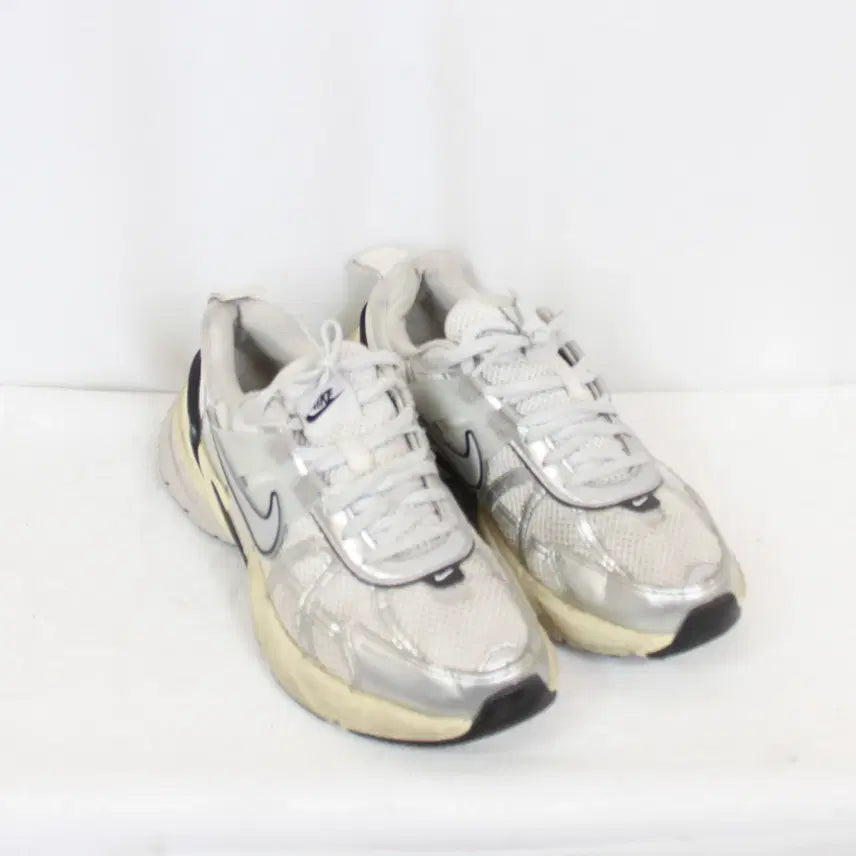 [SOLD OUT] 나이키 남성 V2K 런(Run) 서밋 화이트 실버 (260) 상상샵
