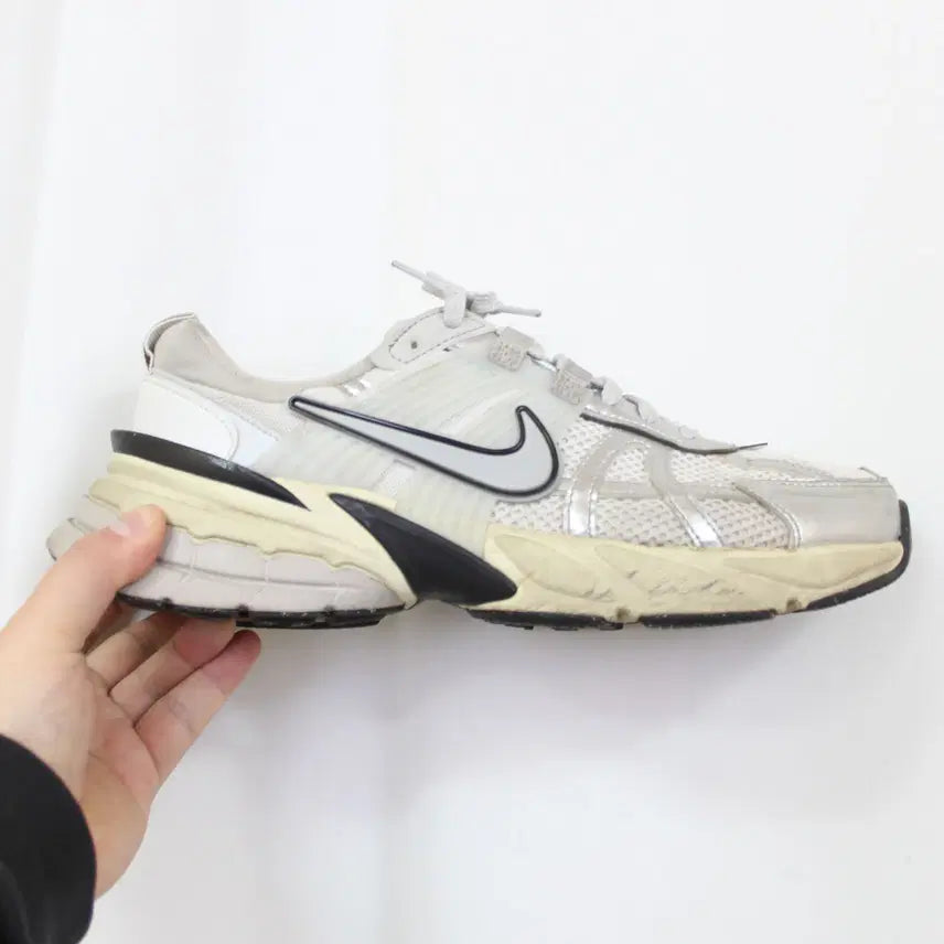 [SOLD OUT] 나이키 남성 V2K 런(Run) 서밋 화이트 실버 (260) 상상샵