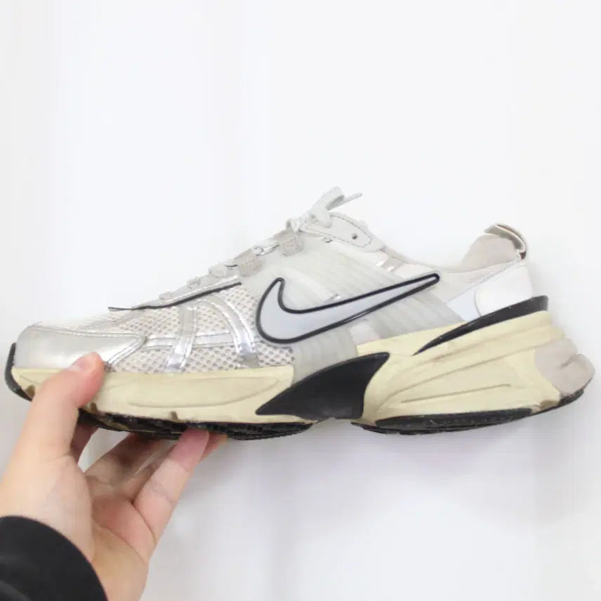[SOLD OUT] 나이키 남성 V2K 런(Run) 서밋 화이트 실버 (260) 상상샵