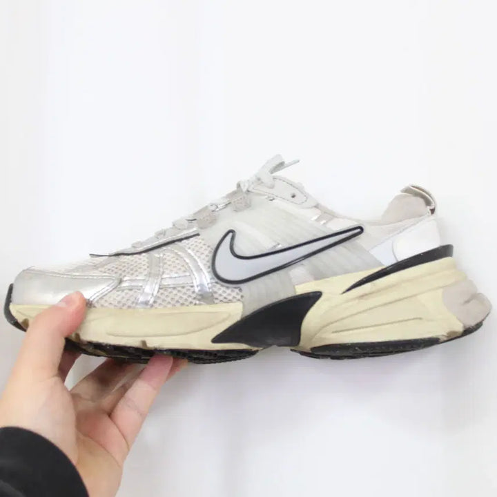 [SOLD OUT] 나이키 남성 V2K 런(Run) 서밋 화이트 실버 (260) 상상샵