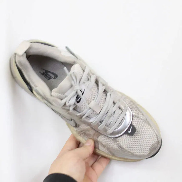 [SOLD OUT] 나이키 남성 V2K 런(Run) 서밋 화이트 실버 (260) 상상샵