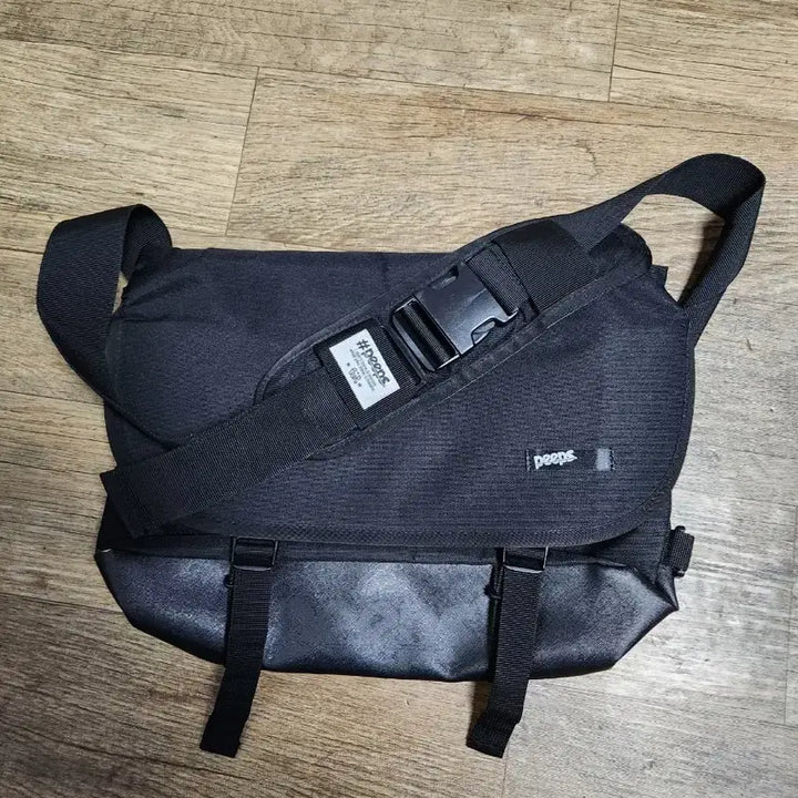 [BUNJANG] Peeps Black Messenger Bag Crossbody Bag / peeps 검정 메신저백 크로스백