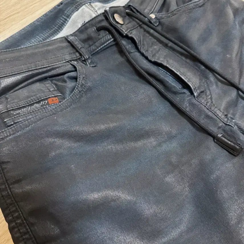 [BUNJANG] Diesel Thommer CB-NE Full Coated Jogg Jeans / 디젤 Thommer CB-NE 풀코팅 조그진 - 블랙과 청의 오묘한 공존