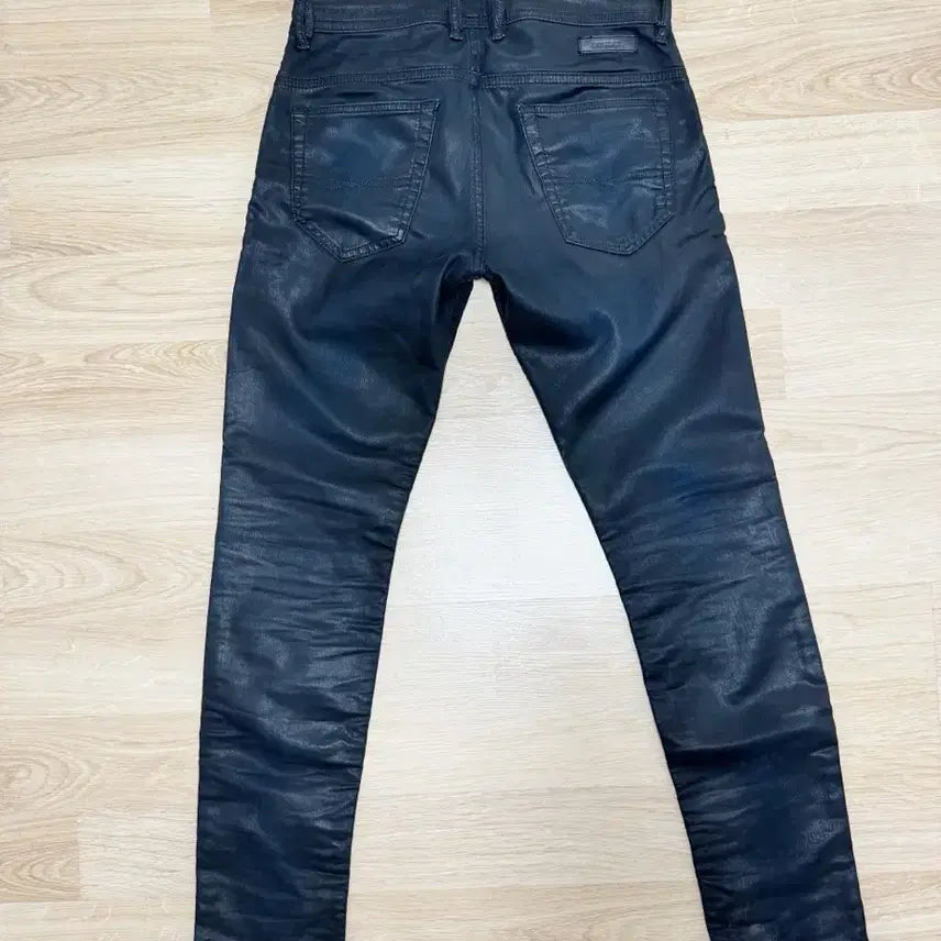 [BUNJANG] Diesel Thommer CB-NE Full Coated Jogg Jeans / 디젤 Thommer CB-NE 풀코팅 조그진 - 블랙과 청의 오묘한 공존