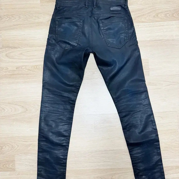 [BUNJANG] Diesel Thommer CB-NE Full Coated Jogg Jeans / 디젤 Thommer CB-NE 풀코팅 조그진 - 블랙과 청의 오묘한 공존