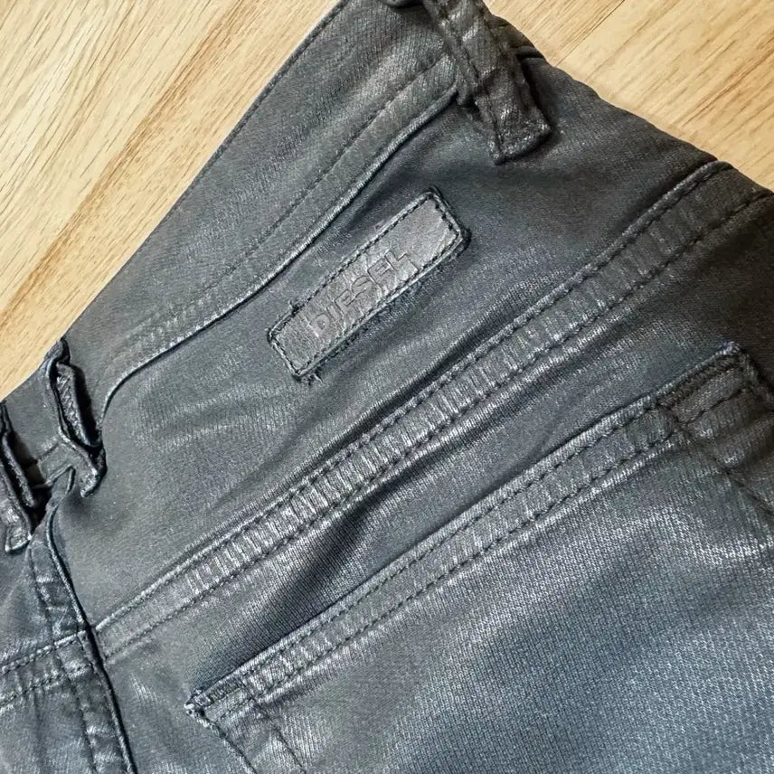 [BUNJANG] Diesel Thommer CB-NE Full Coated Jogg Jeans / 디젤 Thommer CB-NE 풀코팅 조그진 - 블랙과 청의 오묘한 공존