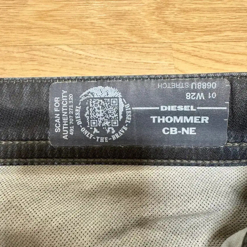 [BUNJANG] Diesel Thommer CB-NE Full Coated Jogg Jeans / 디젤 Thommer CB-NE 풀코팅 조그진 - 블랙과 청의 오묘한 공존