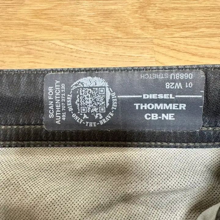 [BUNJANG] Diesel Thommer CB-NE Full Coated Jogg Jeans / 디젤 Thommer CB-NE 풀코팅 조그진 - 블랙과 청의 오묘한 공존