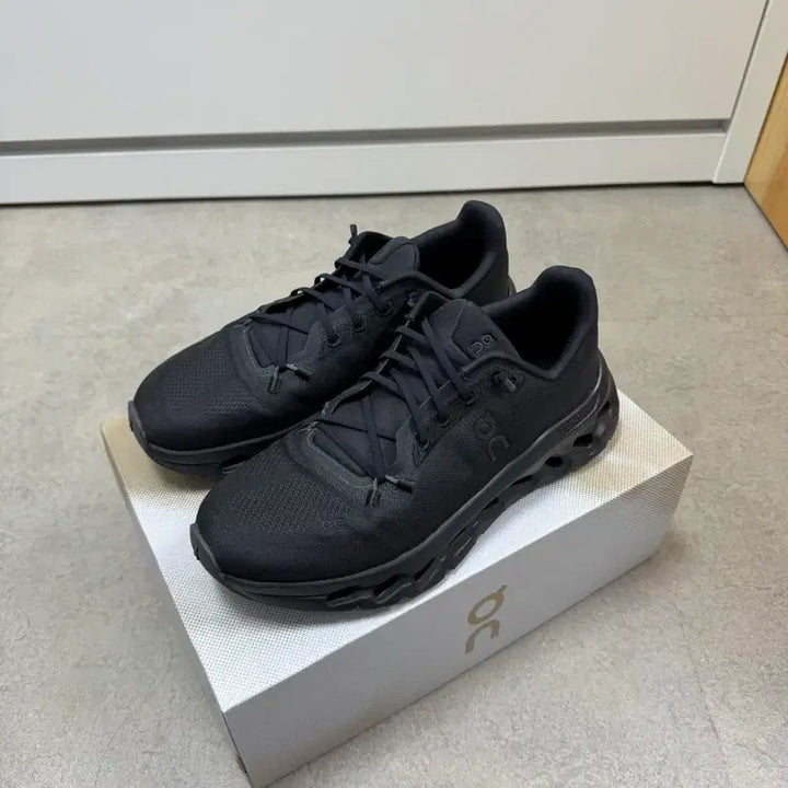 [BUNJANG] OnRunning Cloud Tilt Eclipse Black 255 Sneakers / 온러닝 클라우드 틸트 255