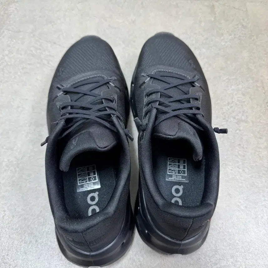 [BUNJANG] OnRunning Cloud Tilt Eclipse Black 255 Sneakers / 온러닝 클라우드 틸트 255