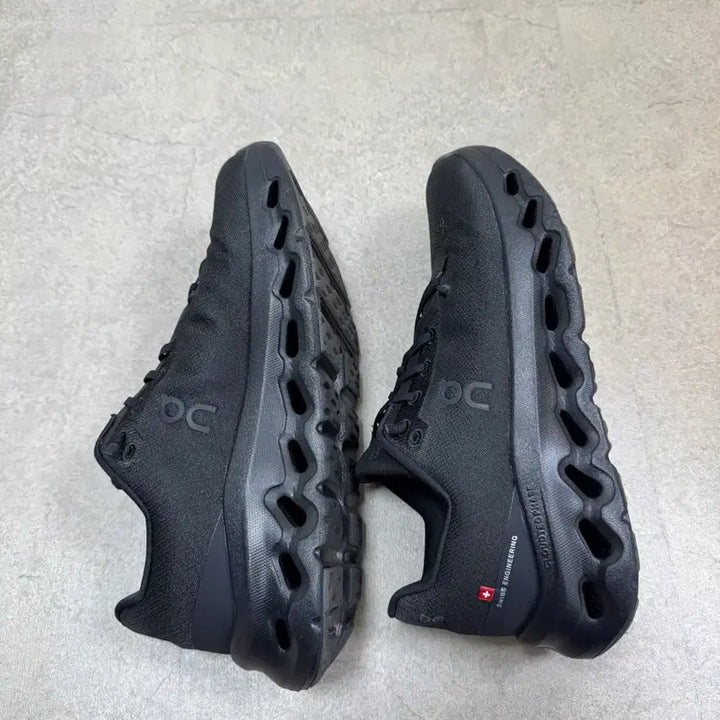 [BUNJANG] OnRunning Cloud Tilt Eclipse Black 255 Sneakers / 온러닝 클라우드 틸트 255