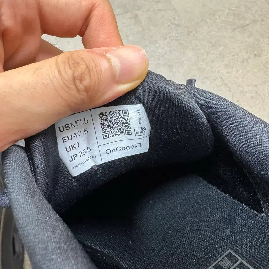[BUNJANG] OnRunning Cloud Tilt Eclipse Black 255 Sneakers / 온러닝 클라우드 틸트 255