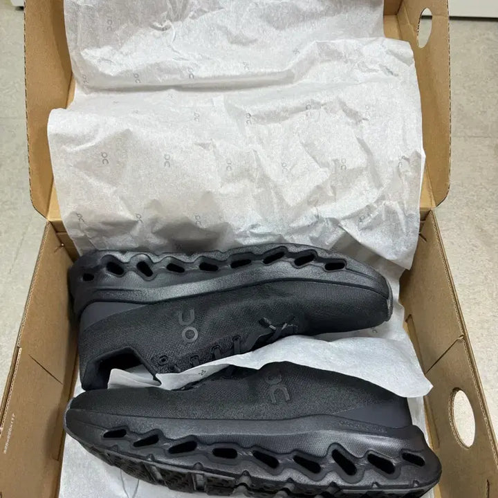 [BUNJANG] OnRunning Cloud Tilt Eclipse Black 255 Sneakers / 온러닝 클라우드 틸트 255