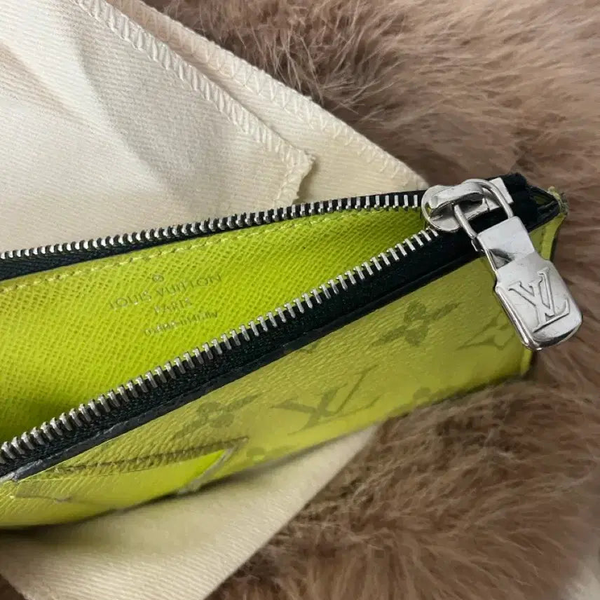 [BUNJANG] Louis Vuitton Monogram Eclipse Virgil Abloh Limited Edition Card Holder / 루이비통 코인카드 홀더 모노그램 이클립스 버질아블로 한정판 카드지갑