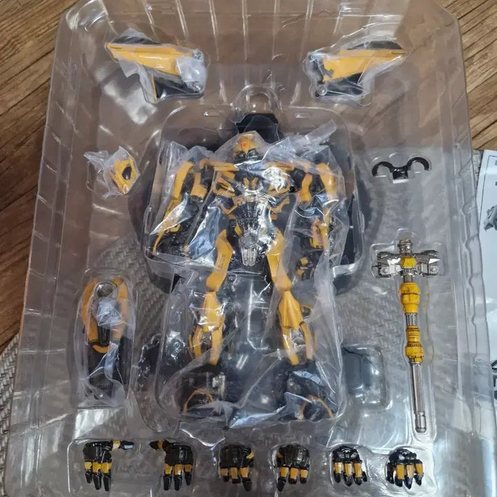 [SOLD OUT] 쓰리제로 threezero DLX 범블비 피규어 라스트나이트(최후의기사)