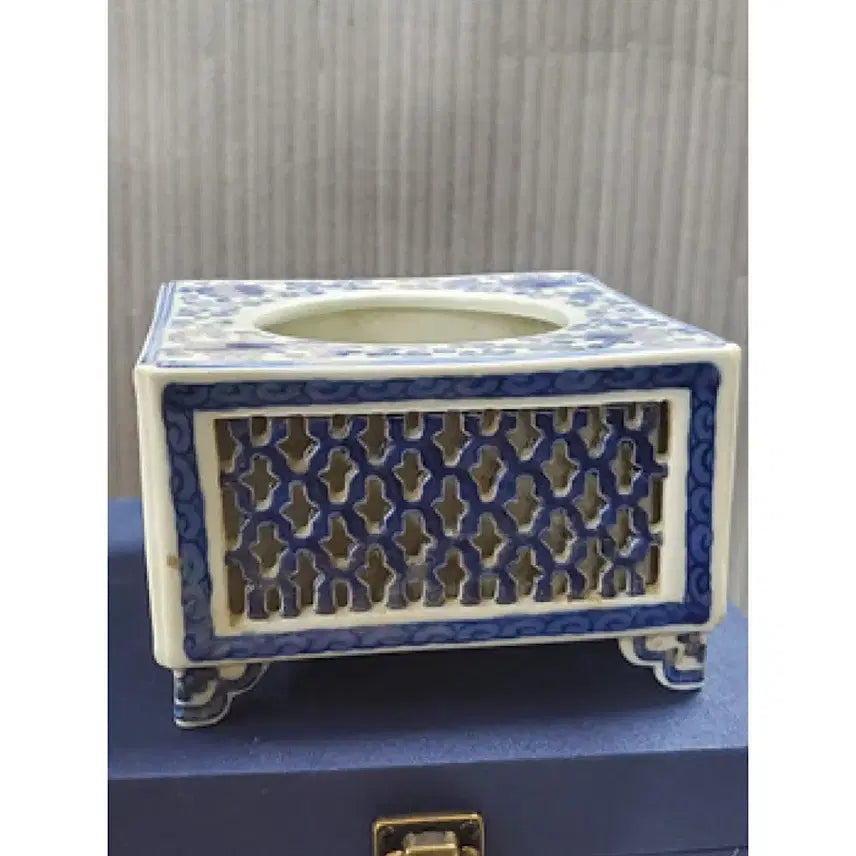 [BUNJANG] Qing Dynasty Celadon Porcelain Floral Square Incense Burner / 건륭년제 청화백자 투조 화훼문 방형 향로 중국도자기 골동품 미술품 수집품