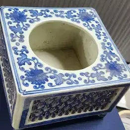 [BUNJANG] Qing Dynasty Celadon Porcelain Floral Square Incense Burner / 건륭년제 청화백자 투조 화훼문 방형 향로 중국도자기 골동품 미술품 수집품