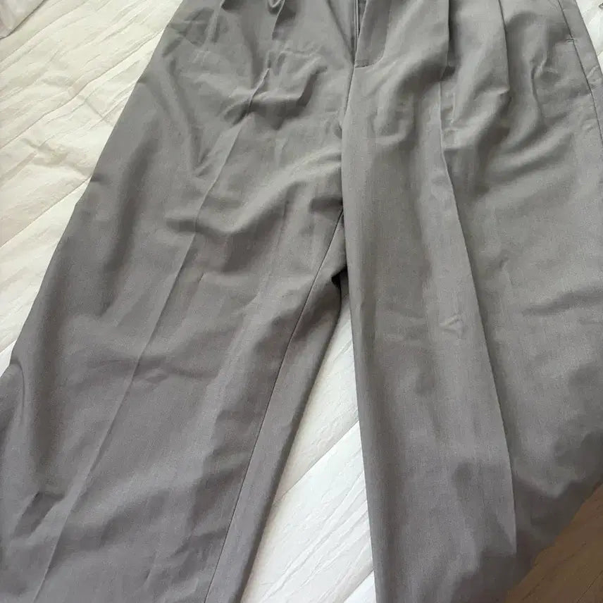[BUNJANG] Fromwhere Classic Double-Pleated Slacks / 프롬웨얼 Classic Double-Pleated Slacks 슬랙스