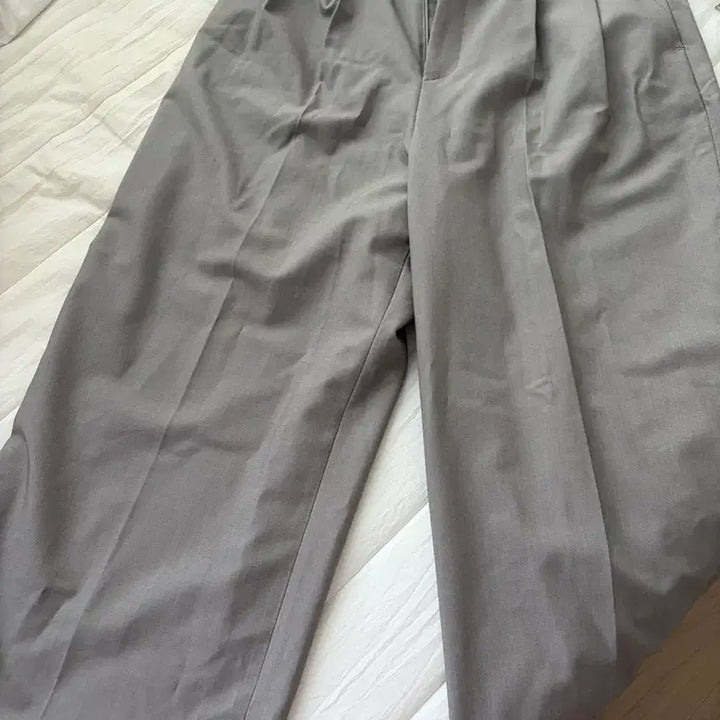 [BUNJANG] Fromwhere Classic Double-Pleated Slacks / 프롬웨얼 Classic Double-Pleated Slacks 슬랙스