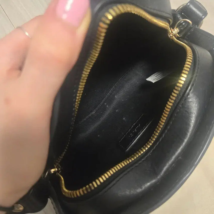 [BUNJANG] A.P.C Half Moon Mini Crossbody Bag / A.P.C 아페쎄 하프문미니 블랙 가방 크로스백
