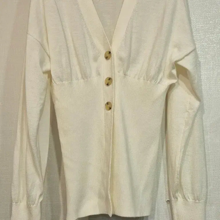 [BUNJANG] Vov V-Neck Knit Cardigan / 보브 브이넥 니트 가디건
