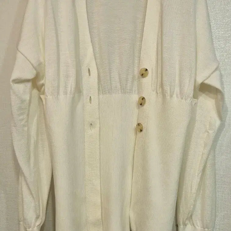 [BUNJANG] Vov V-Neck Knit Cardigan / 보브 브이넥 니트 가디건