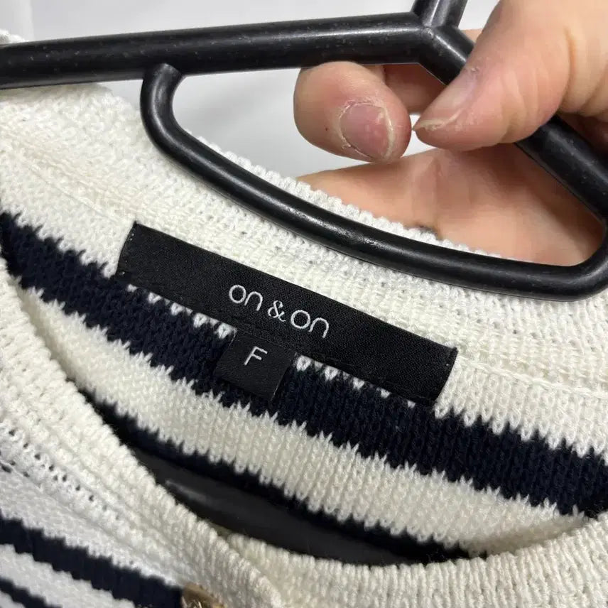 [SOLD OUT] 온앤온 단가라 니트 가디건
