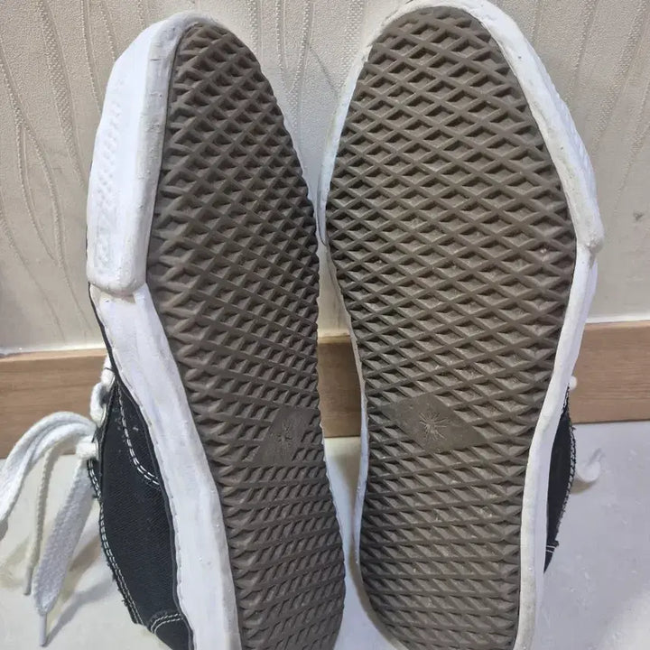 [SOLD OUT] 메종 미하라 야스히로 블랙 스니커즈 eu43