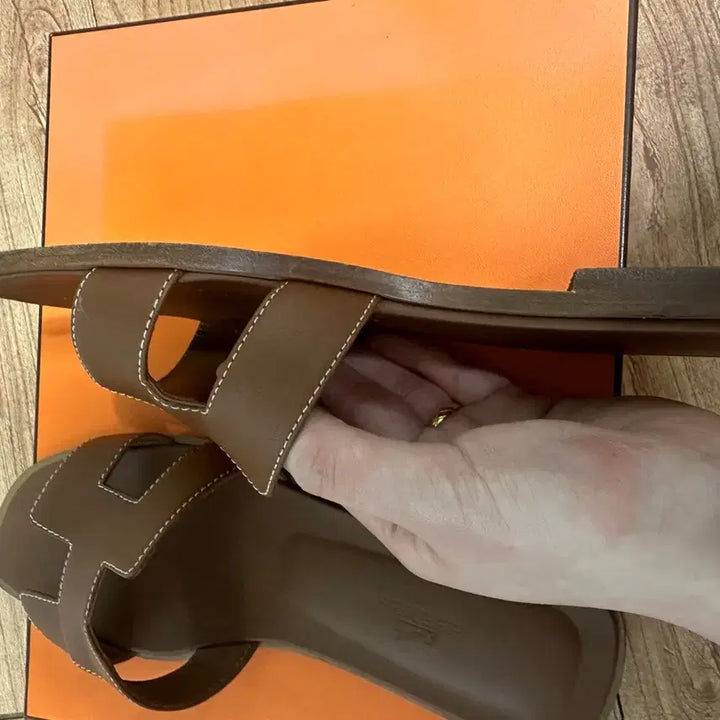 [SOLD OUT] 에르메스 오란 브라운 샌들