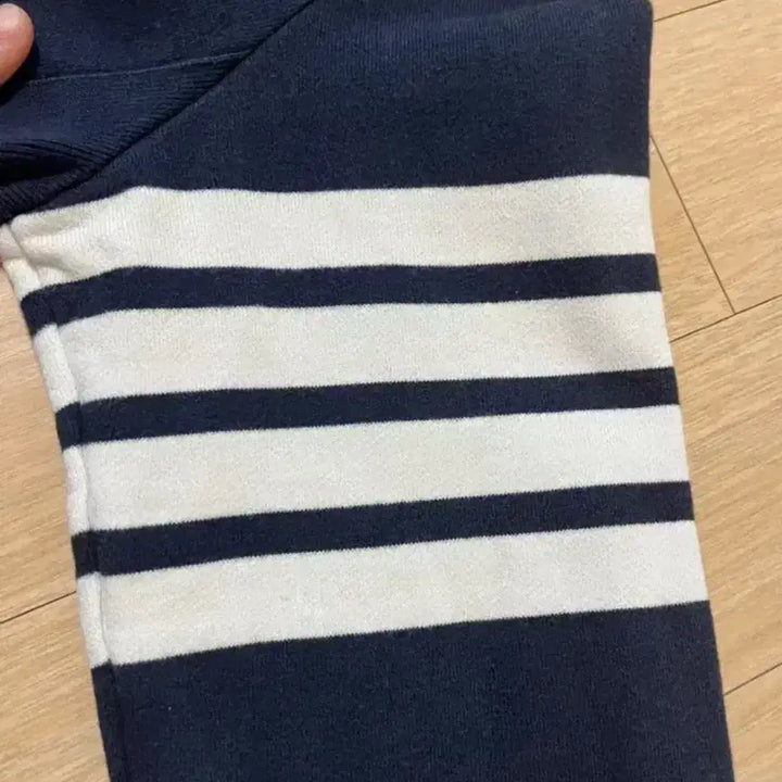 [SOLD OUT] [오케이몰/2size] 톰브라운 사선완장 네이비 2사이즈 맨투맨 오케이몰