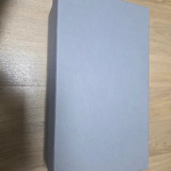 [SOLD OUT] 톰브라운 스니커즈 신발 새제품 8사이즈 (260-265) 팝니다.