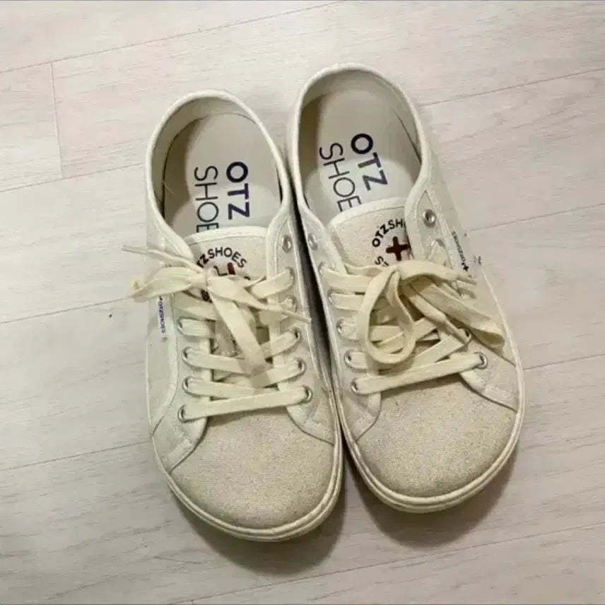 [SOLD OUT] 오찌 컨버스 스니커스 아이보리 240